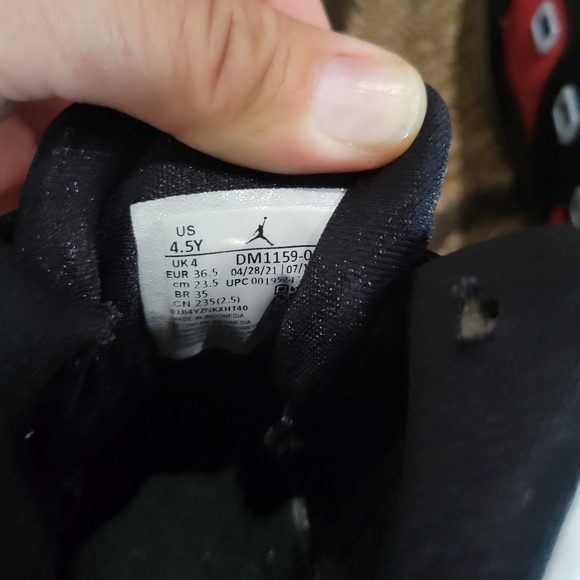 Jordan 6-17-23 Carmine 4.5Y - Picture 8 of 9